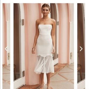 Selfie Leslie- ZOEY LACE OVERLAY FLOUNCE HEM MIDI DRESS WHITE